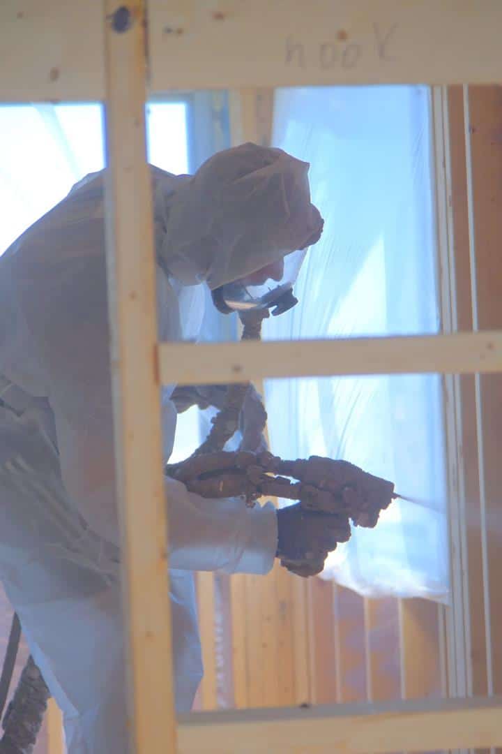 CREATOR: gd-jpeg v1.0 (using IJG JPEG v62), quality = 82 Spray Foam Insulation Installation